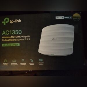 TP-Link Omada Hybrid Cloud Controller in Black and Blue